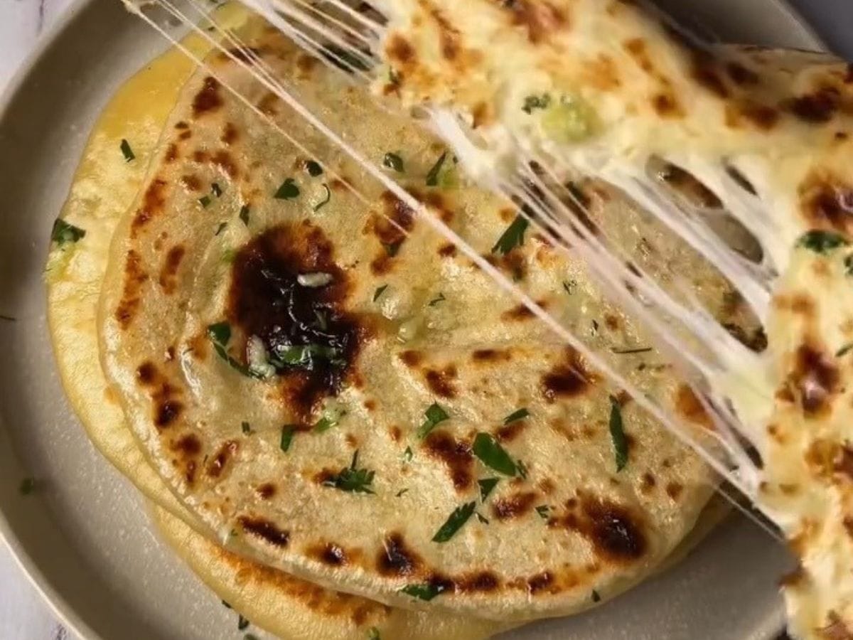 🫓 Pão Sírio Recheado com Queijo e Alho