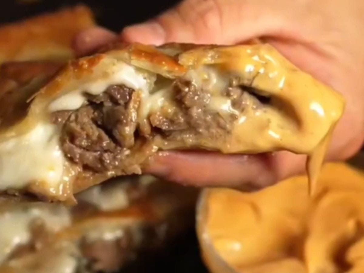 Salgado de Bulgogi com molho coreano