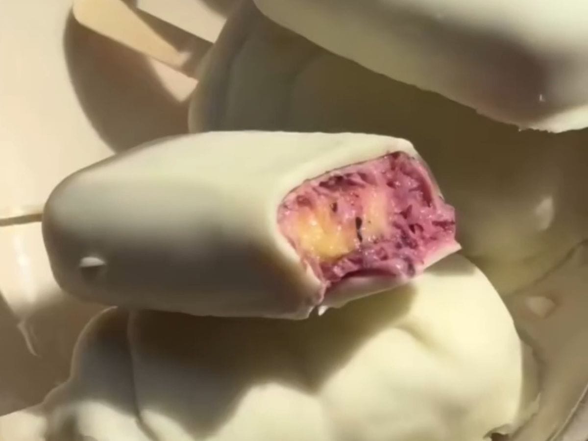 🍦 Picolé Caseiro Saudável de Frutas Vermelhas, Banana e Chocolate Branco