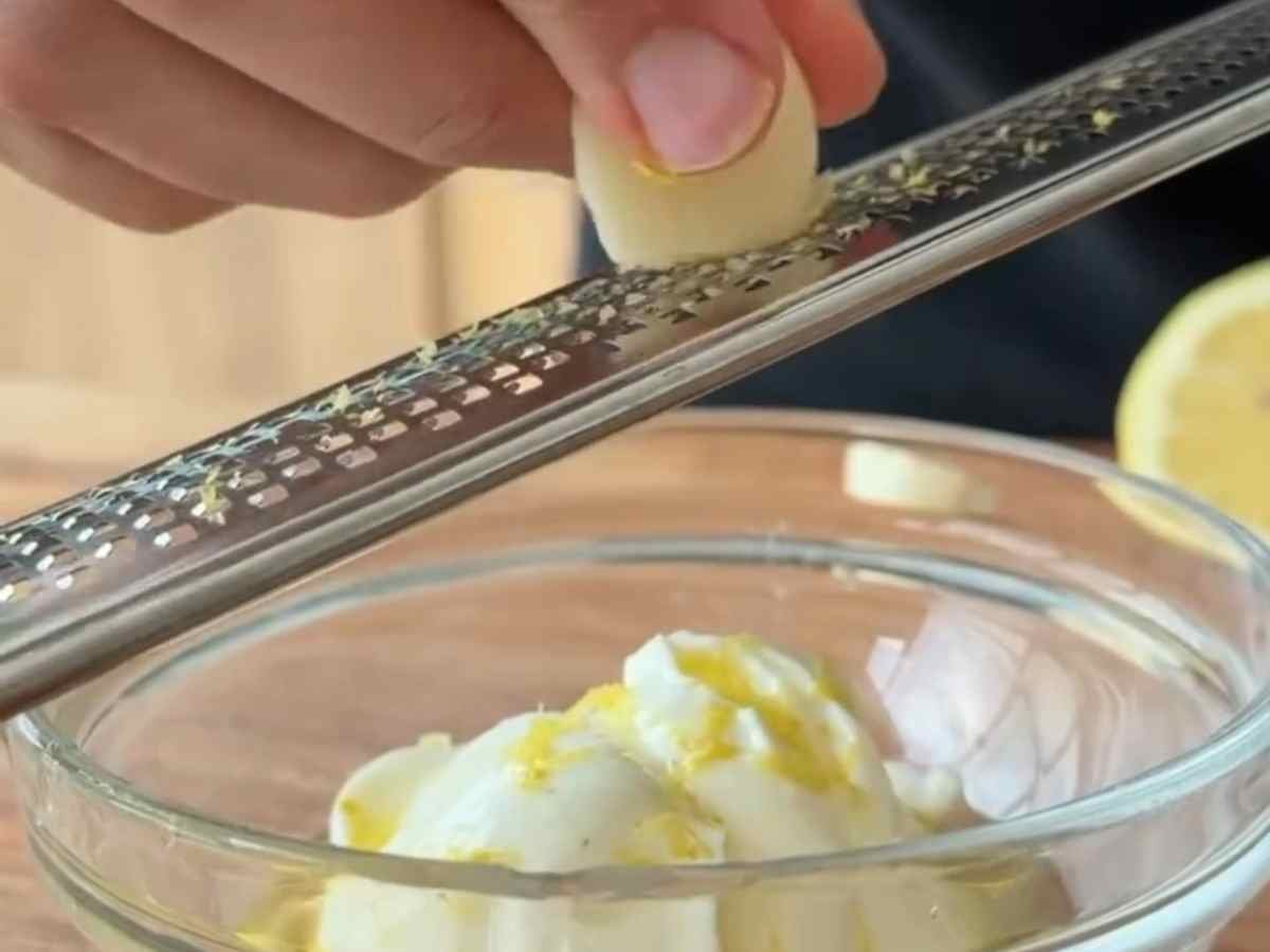 Salada Crocante com Macarrão: O truque para transformar uma salada simples em um vício! Molho de iogurte