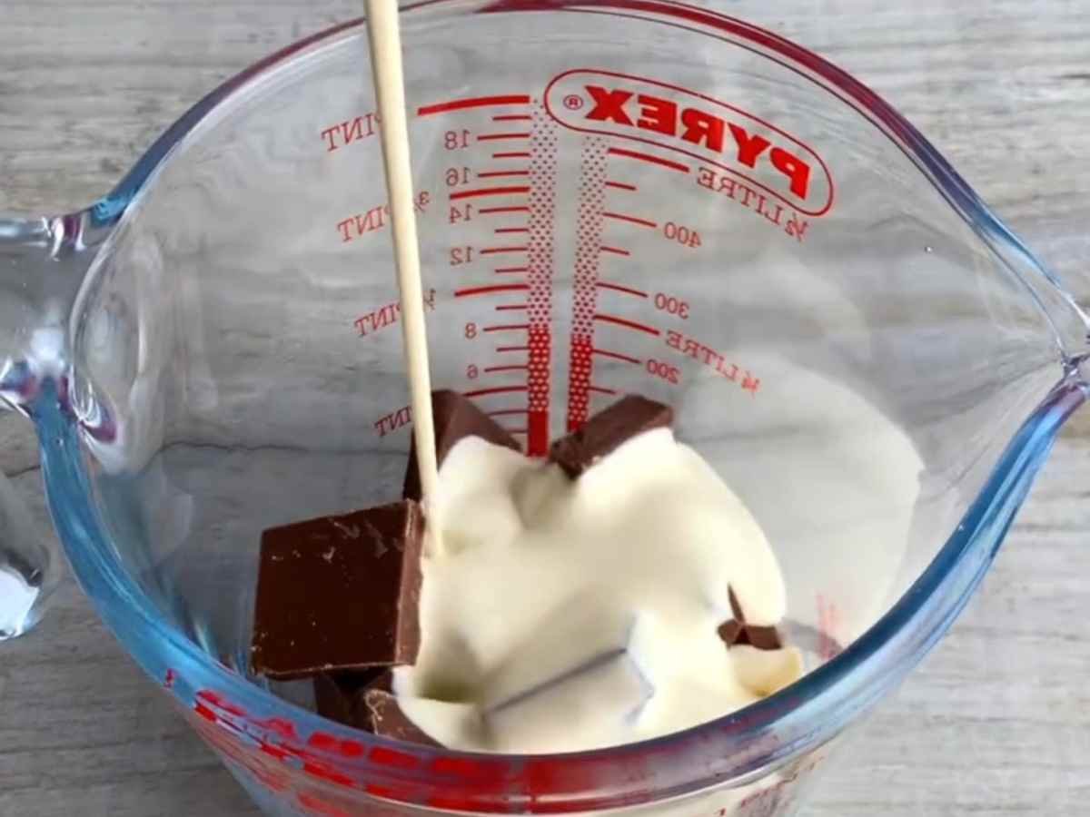 Cheesecake de Caramelo e Twix: A torta gelada que não vai ao forno e impressiona todo mundo! ganache de chocolate