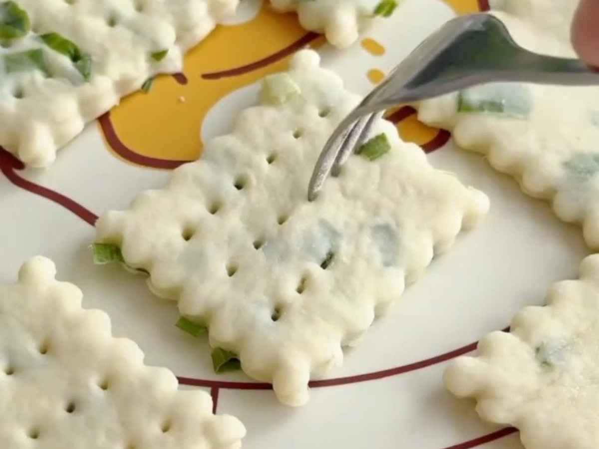 biscoito cracker com cebolinha