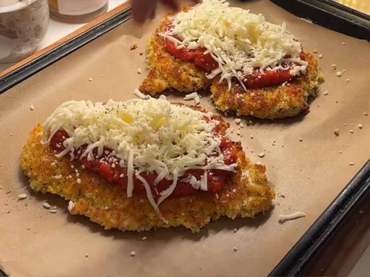 Frango à Parmegiana antes do forno