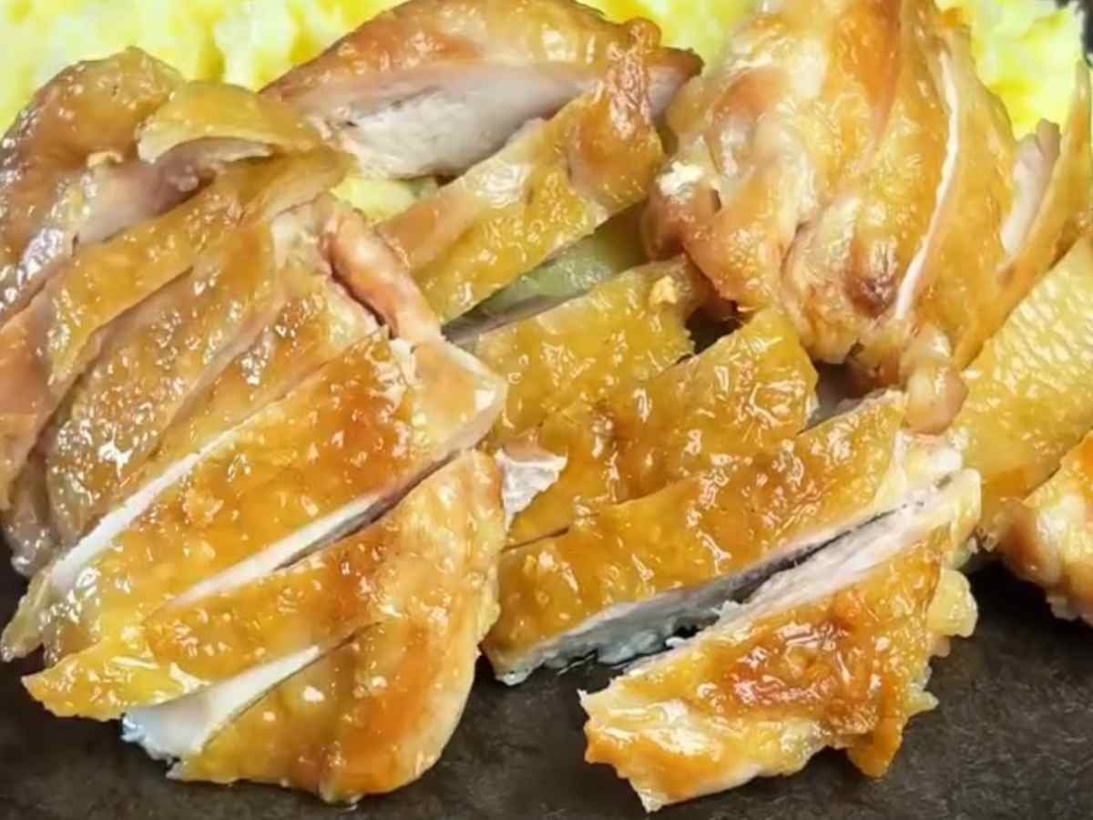 Frango na Manteiga: o molho cremoso que vai te fazer aposentar o peito de frango #108 Frango na Manteiga com Molho Cremoso de Cogumelos e Purê de Parmesão