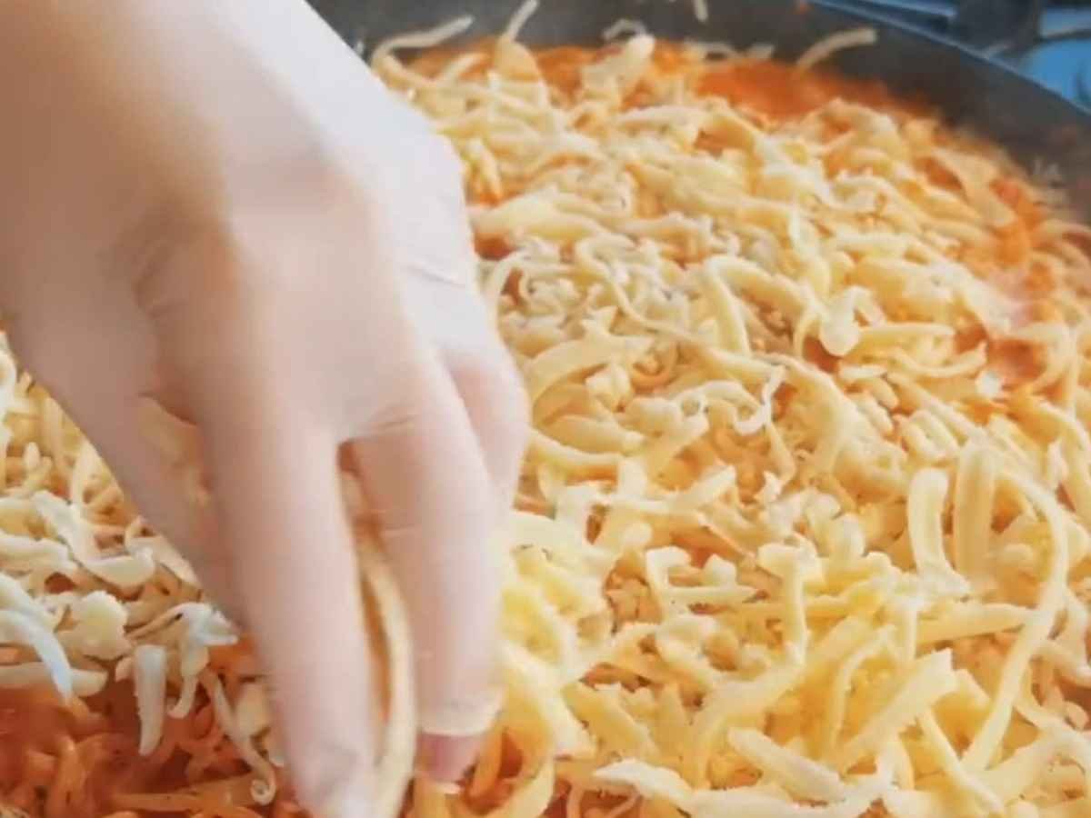 2 da Receita de Massa Cremosa – Molho rosado borbulhando com creme de leite e queijo muçarela