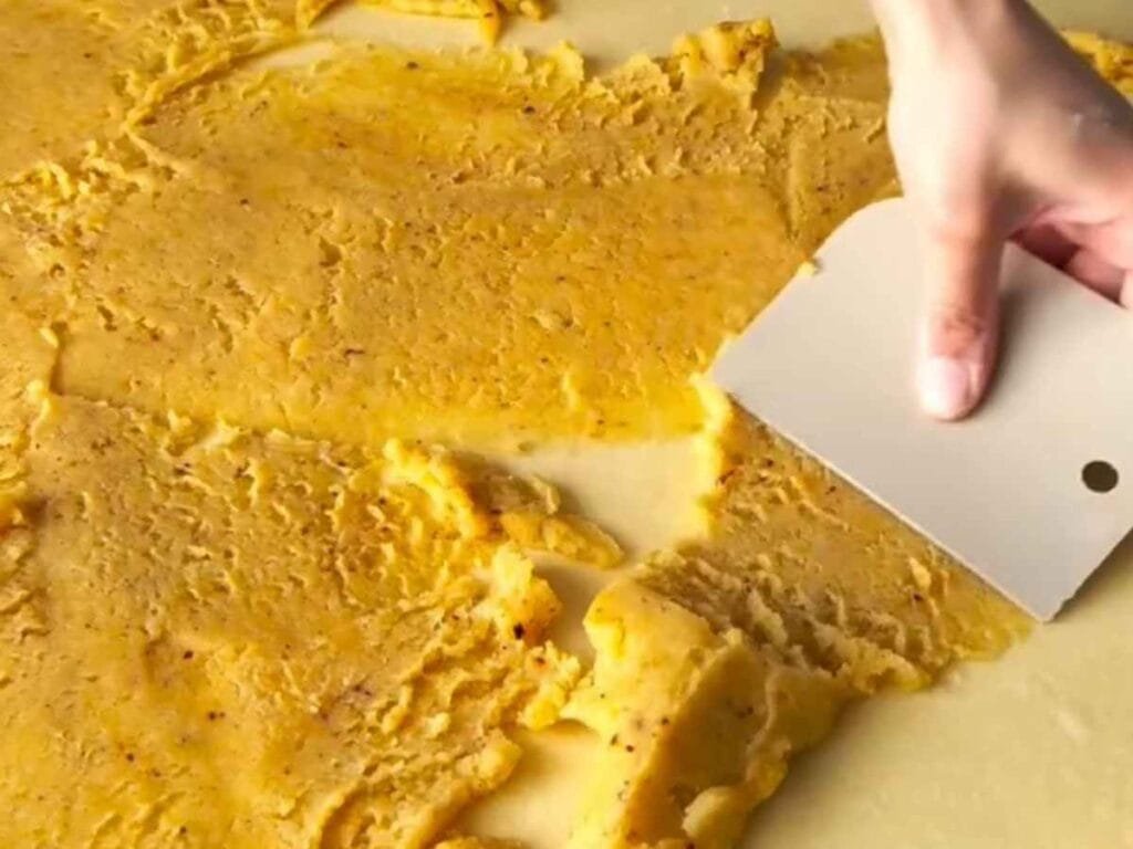 mil-folhas de batata, börek turco crocante, patatesli rulo börek, rulo börek feito com palito, mini folhado de batata turco, massa folhada artesanal passo a passo, técnica do palito de churrasco pão, achei cozinhando.