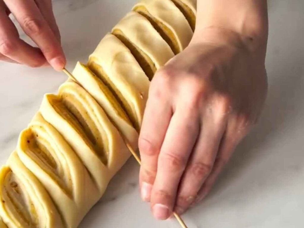 mil-folhas de batata, börek turco crocante, patatesli rulo börek, rulo börek feito com palito, mini folhado de batata turco, massa folhada artesanal passo a passo, técnica do palito de churrasco pão, achei cozinhando.