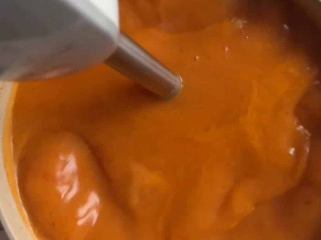 🥣 Sopa Cremosa de Frango com Vegetais: Uma Explosão de Nutrientes sopa cremosa de frango com legumes, receita de sopa de frango para quem nao come legume, creme de vegetais com frango desfiado facil, caldo de galinha com curcuma nutritivo, janta saudavel e rapida de inverno, como engrossar sopa com batata batida, achei cozinhando.