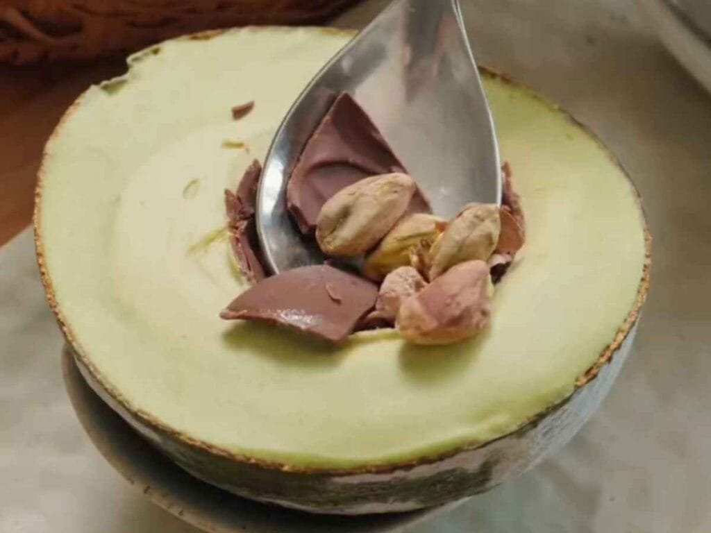 🥑 Sorvete de Abacate no Formato Original (Com Caroço de Chocolate) Sorvete de Abacate no Formato Original (Com Caroço de Chocolate)