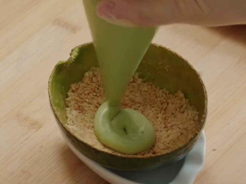 🥑 Sorvete de Abacate no Formato Original (Com Caroço de Chocolate) Sorvete de Abacate no Formato Original (Com Caroço de Chocolate)