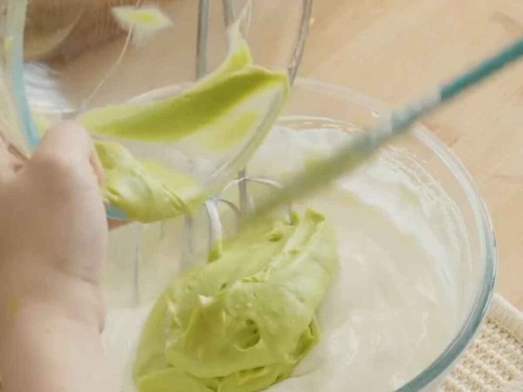 🥑 Sorvete de Abacate no Formato Original (Com Caroço de Chocolate) Sorvete de Abacate no Formato Original (Com Caroço de Chocolate)
