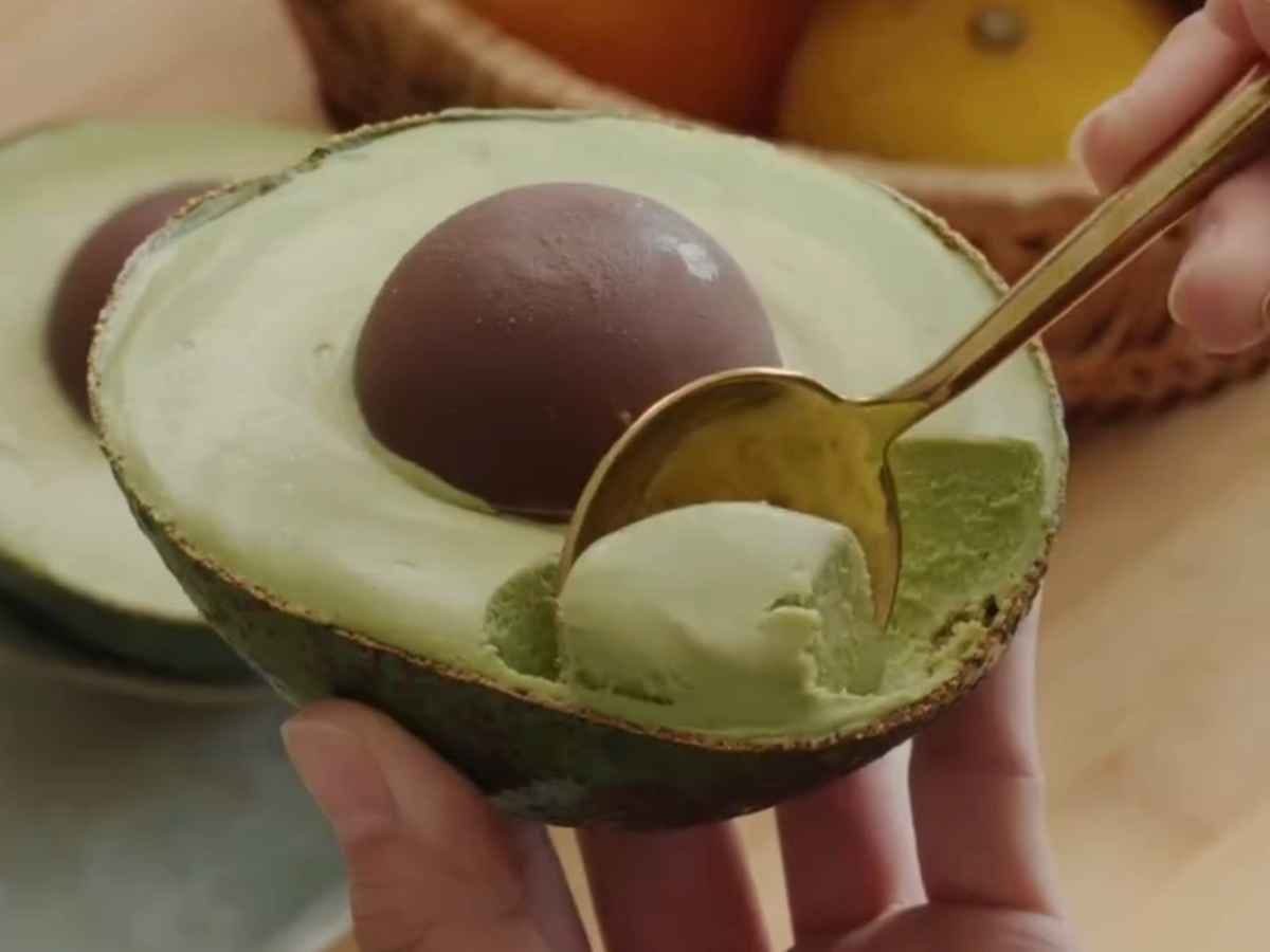 🥑 Sorvete de Abacate no Formato Original (Com Caroço de Chocolate)