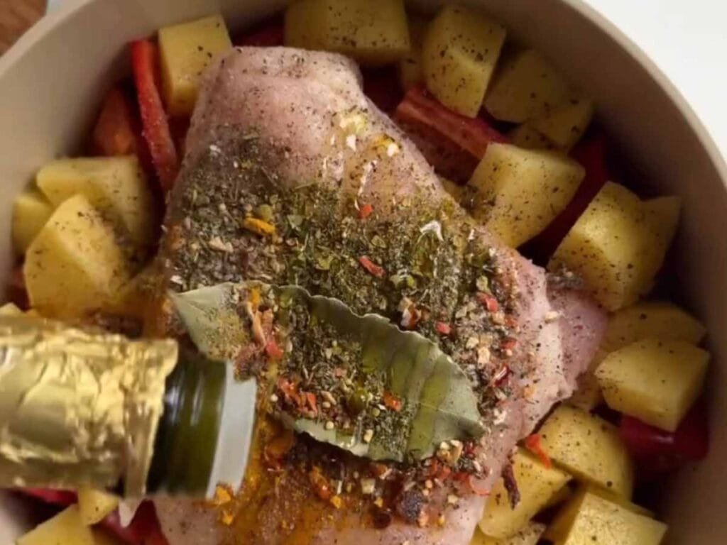 🥣 Sopa Cremosa de Frango com Vegetais: Uma Explosão de Nutrientes Sopa Cremosa de Frango com Vegetais: Uma Explosão de Nutrientes