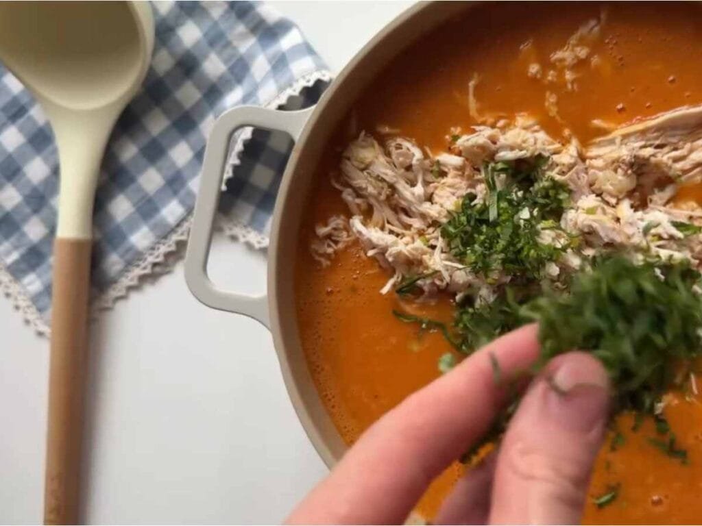 🥣 Sopa Cremosa de Frango com Vegetais: Uma Explosão de Nutrientes sopa cremosa de frango com legumes, receita de sopa de frango para quem nao come legume, creme de vegetais com frango desfiado facil, caldo de galinha com curcuma nutritivo, janta saudavel e rapida de inverno, como engrossar sopa com batata batida, achei cozinhando.